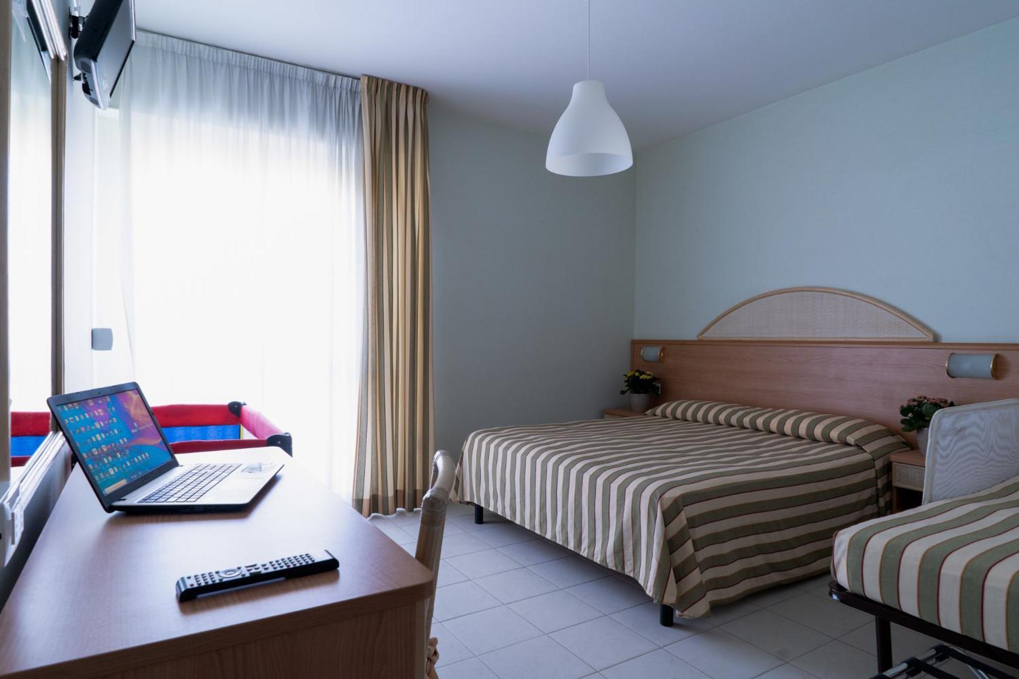 Hotel Jollino Pineto Extérieur photo
