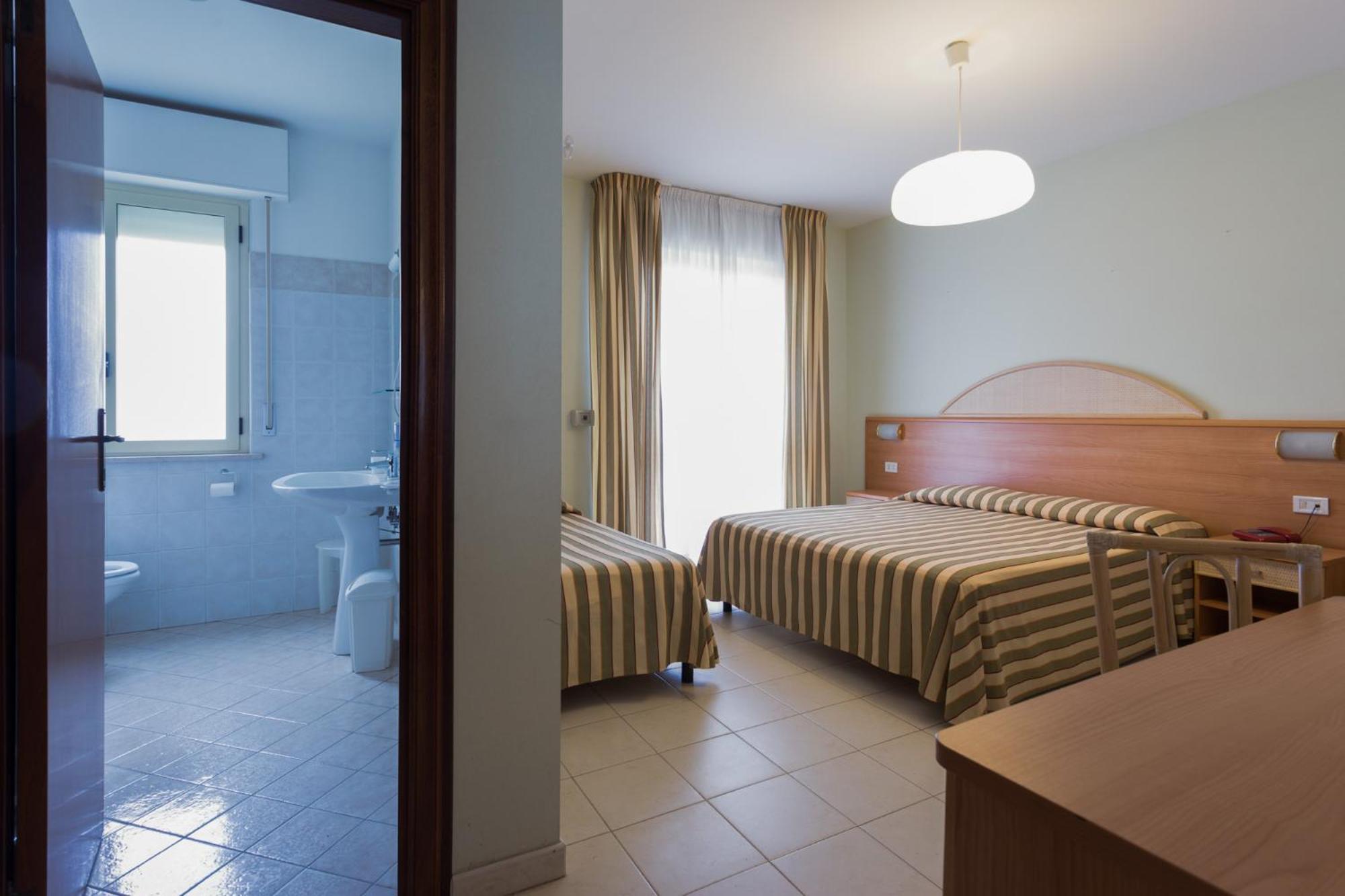 Hotel Jollino Pineto Extérieur photo
