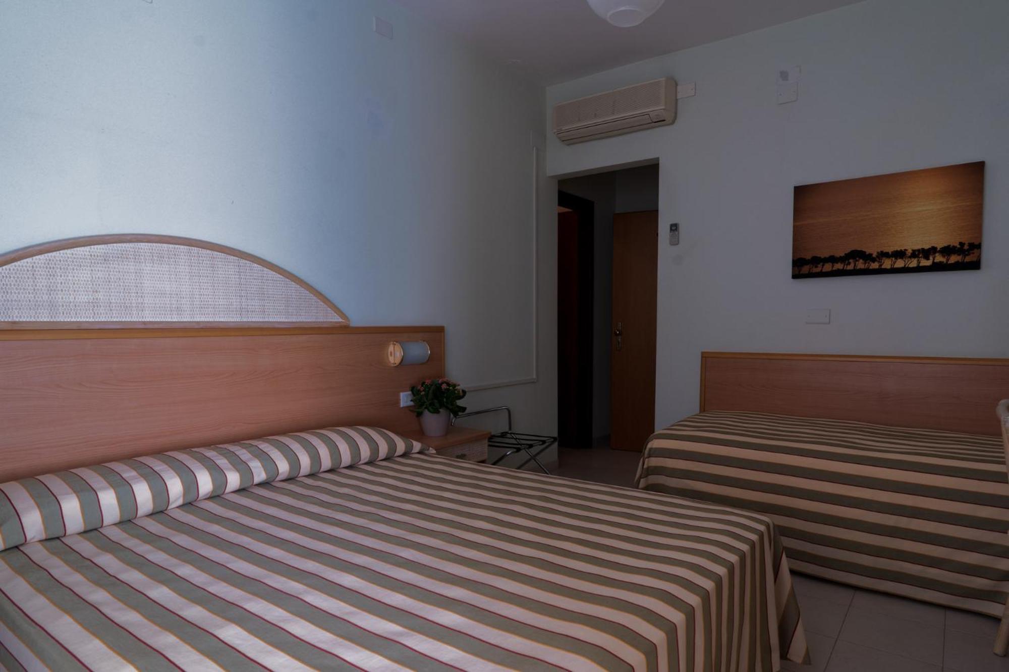 Hotel Jollino Pineto Extérieur photo